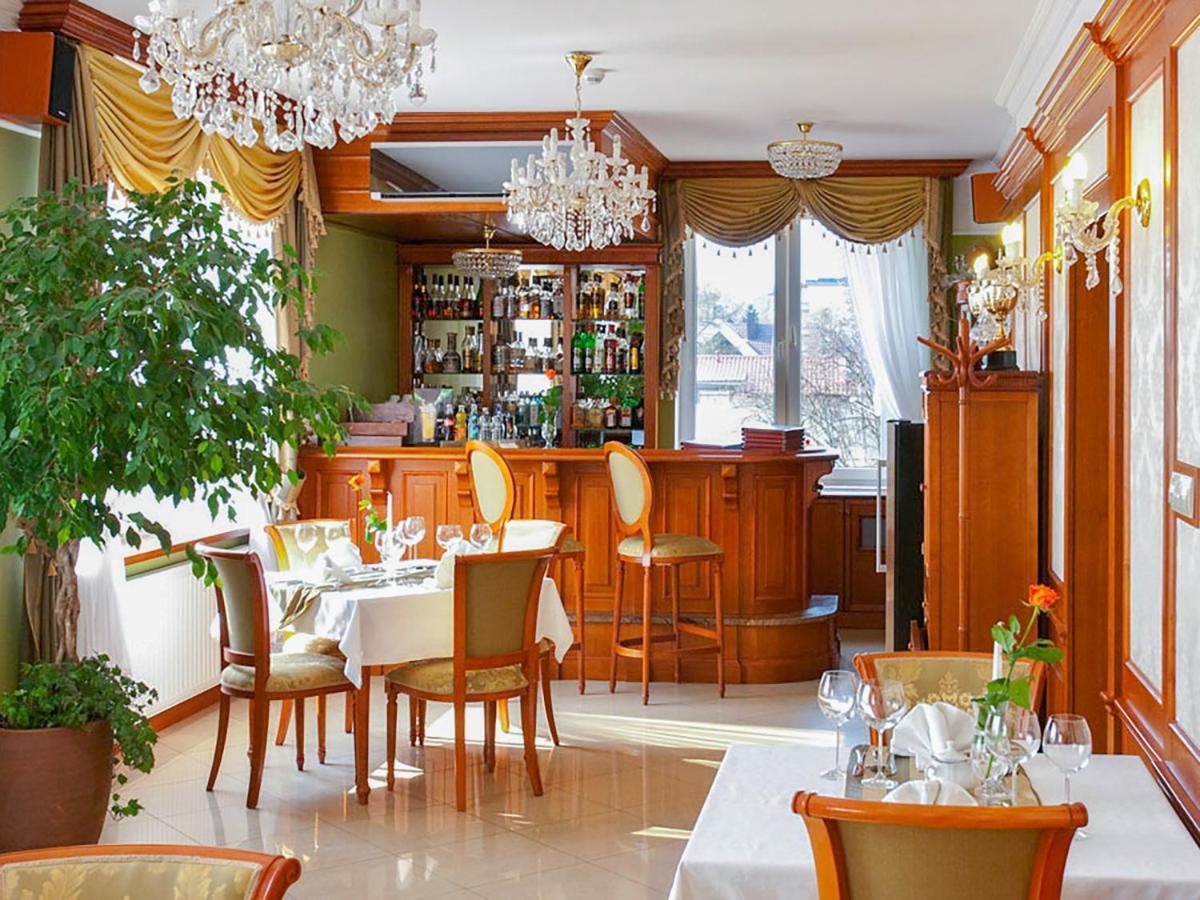 Hotel Korona Sandomierz Bagian luar foto