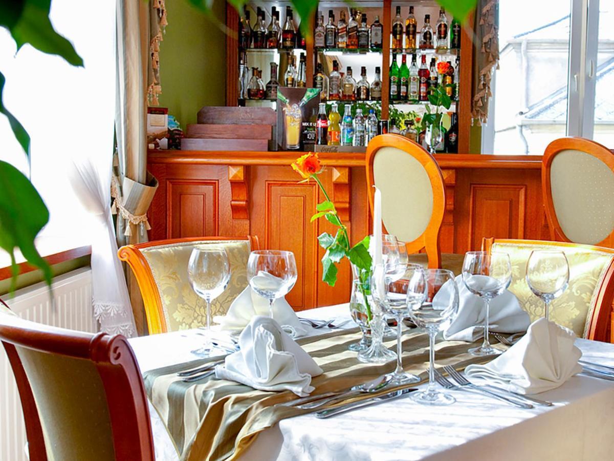 Hotel Korona Sandomierz Bagian luar foto