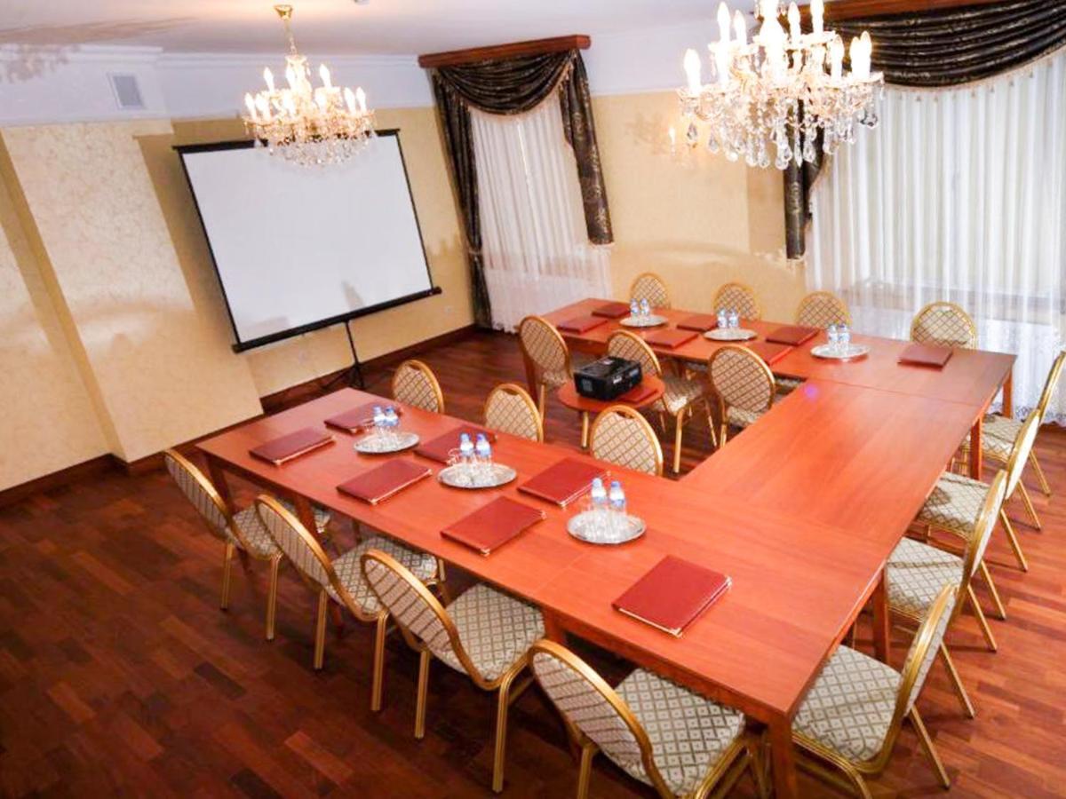 Hotel Korona Sandomierz Bagian luar foto